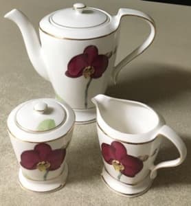 TEAPOT, CREAMER AND SUGAR POT WITH LID