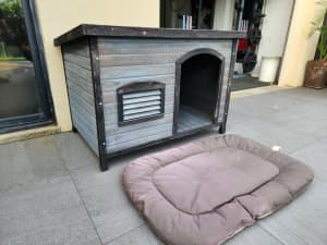 Weather Proof Dog House/ Kennel with Reversible Dog Bed