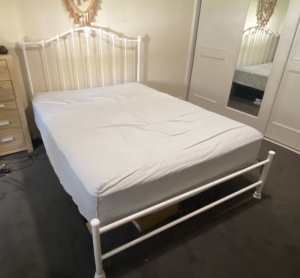 Queen bed wrought iron