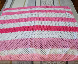 RUG / LAP COVER NEW Pretty PINKS CROTCHETED Suit MOTHERS