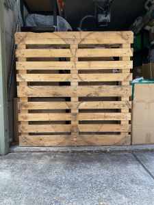 FREE Wooden Shipping Pallet (114 x 114 cm)