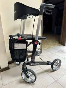 Aspire Vogue carbon fibre seat walker / rollator