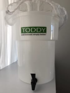 Toddy Commercial brew system & Lift & Filter 50pk & Strainer