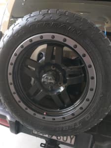 4WD WHEELS alloy rims and tyres (5 off)