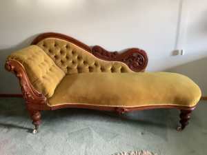 Chaise Lounge Antique