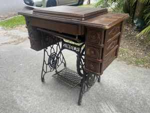 Antique Vintage Singer Sewing Machine
