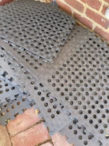 Outdoor floor tiles/mat