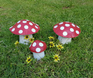 Set of 3 concrete mushrooms