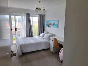 $99 per night Sunny Queen Room with Private Balcony near Coogee Beach