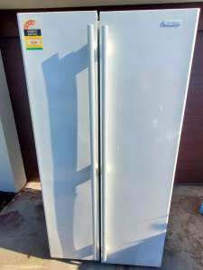 Westinghouse 606L White Fridge freezer