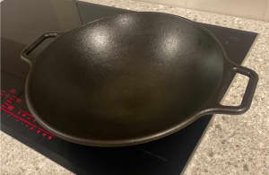 Lodge 35cm cast iron wok