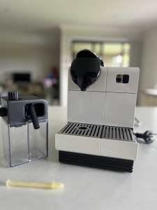 DELONGHI Nespresso Coffee Machine Pre Loved