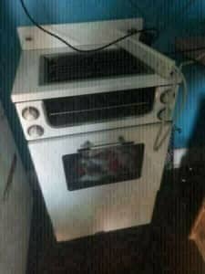 SMALL VINTAGE ELECTRIC STOVE/OVEN/GRILL
