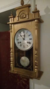 CHIMING WIND UP CLOCK ANTIQUE HAMMER ACTION ACCURATE TIME KEEP
