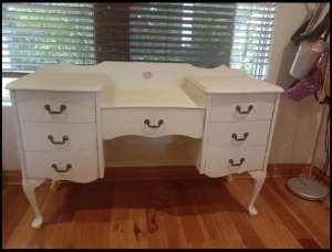 Queen Ann dressing table and drawers