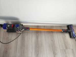 DYSON V8 ABSOLUTE VACUUM. INCLUDES BRAND NEW REPLACEMENT PARTS. 