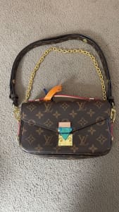 Woman Handbag/Crossbody bag