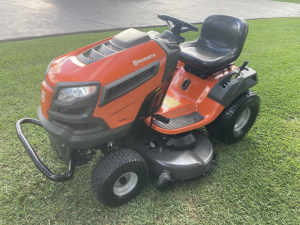 HUSQVARNA TS246 99hours 2015 ride on mower in excellent condition