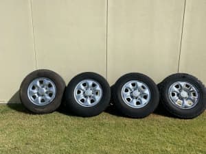 Tyres and rims Toyota Hilux