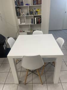 Table chairs for sale