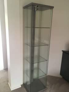 Glass cabinet with light 