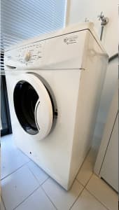 Whirlpool 7.5 kg Front Load Washing Machine