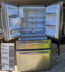 Samsung fridge freezer 680L