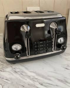 Delonghi Icona Classic 4 Slice Toaster - Black