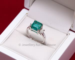VALUED $22,000 LARGE 3.00 CT EMERALD & DIAMOND RING IN 14K WHITE