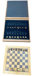 Manopoulos Brown Chess Set (040000294277)