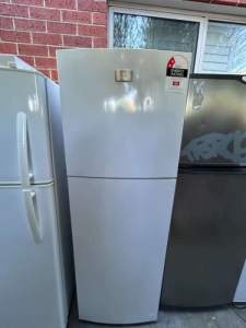 $ Nice 275 liter Kelvinator fridge