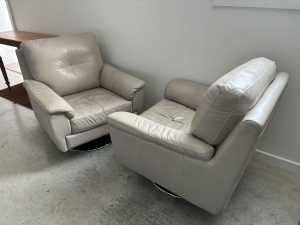 2 lounge chairs swivel