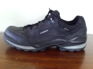 Lowa men's hiking shoes, Renegade GTX LO, black leather, size USA 15