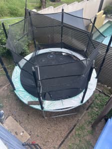 Vuly Trampoline with ladder