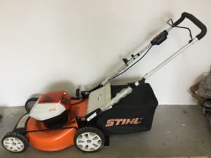 Stihl RMA510 Cordless Lawnmower with Battery & Charger