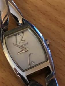DKNY LADIES WATCH WORKS WELL ONLY A COUPLE OF MONTHS OLD UNWANTED GIFT