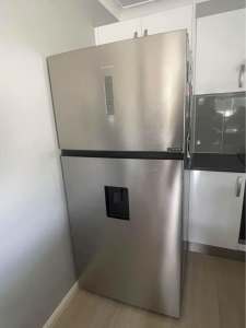 LIKE NEW! Hisense 496L top mount fridge