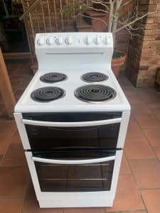 Westinghouse 54cm electric upright stove top condition