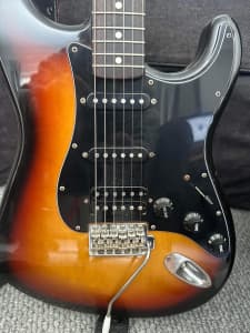 Fender Japan 2002 vintage sunburst Stratocaster with case