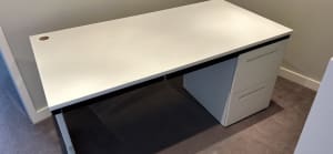 White desk with 2x trays and deep drawers