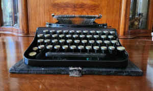 Vintage Remington Portable Manual Typewriter