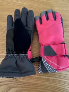 3 pairs Girls Mitten and Gloves $5 Each