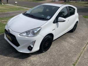 2015 Toyota Prius-c Hybrid Continuous Variable 5d Hatchback