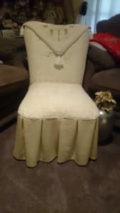 BEDROOM CHAIR RETRO LACEY PLEATED SKIRT RETRO STYLE V.G.C.