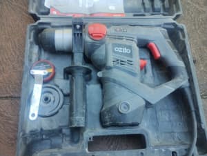 Hammer drills Ozito 900W in case see pics for whats included.. Takes