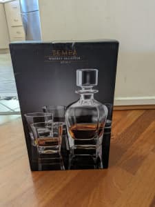 Brand new Tempa Quinn Whiskey 5piece set