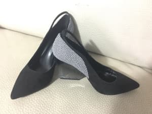 Black Heels size 6