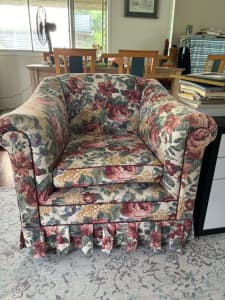 sofa old but good condition
