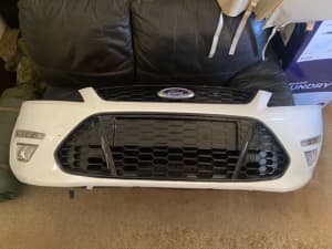 New Genuine Ford Mondeo front bumper bar complete