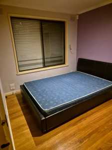 Room for rent in keilor Downs 
